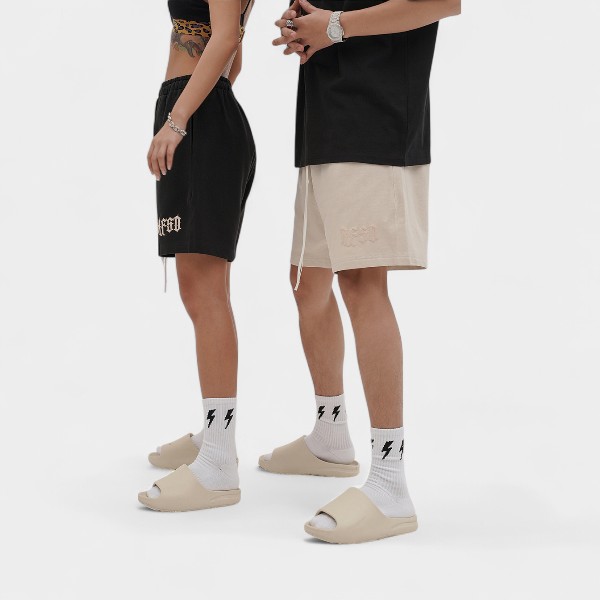 Unisex Jogginghose mit Textdruck – Bild 2