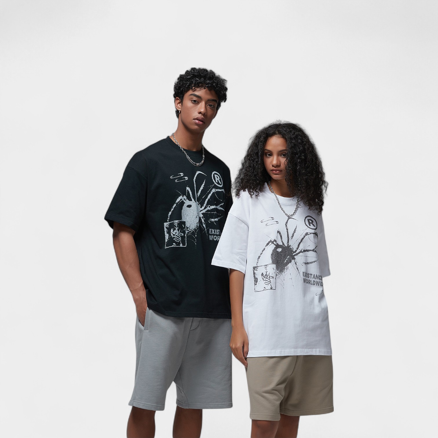 Unisex T-Shirt mit künstlerischem Aufdruck und kurzen Ärmeln – Bild 4