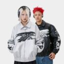Unisex Lederjacke mit Textdruck und langen Ärmeln