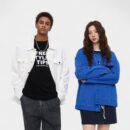 Unisex Jeansjacke mit Textdruck und langen Ärmeln