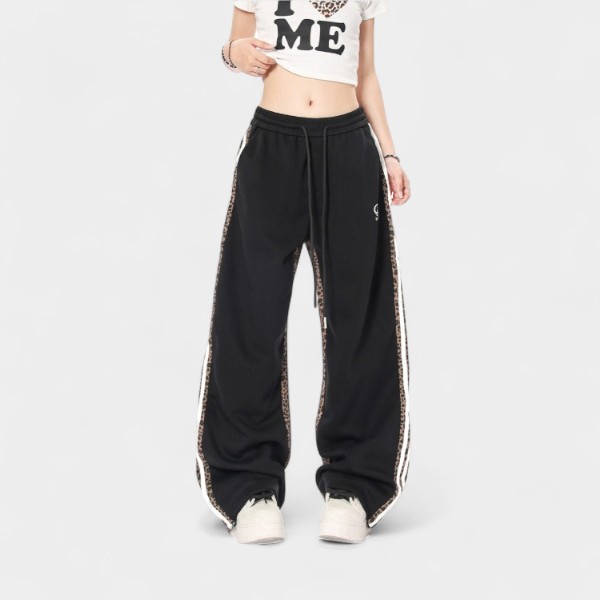 Damen Jogginghose mit Animal-Print – Bild 3