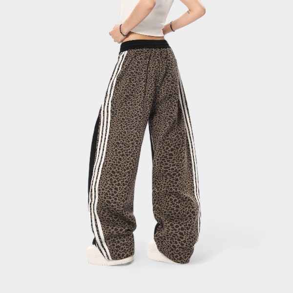 Damen Jogginghose mit Animal-Print – Bild 5