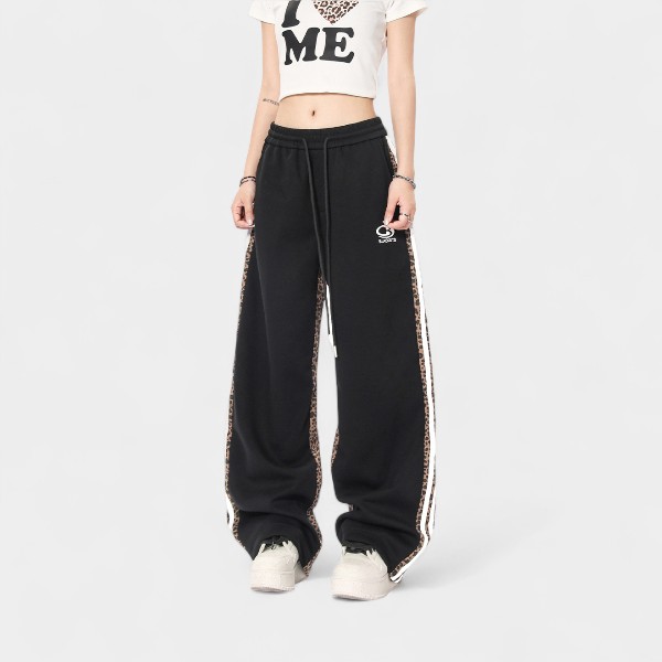 Damen Jogginghose mit Animal-Print – Bild 4