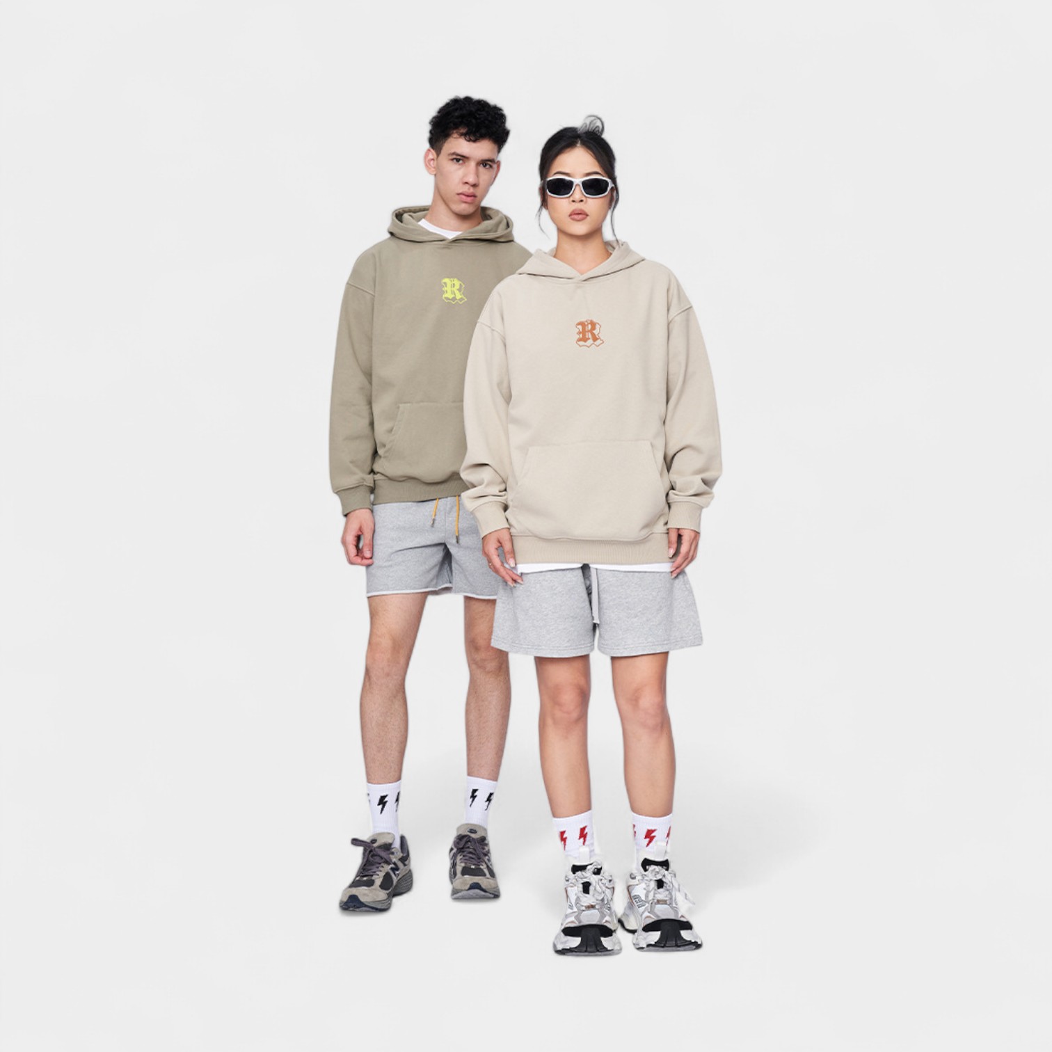 Unisex Hoodie mit Textdruck und langen Ärmeln – Bild 2